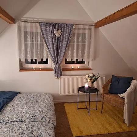 Pyšná Chaloupka V Podkrkonoší * Zlata Olesnice